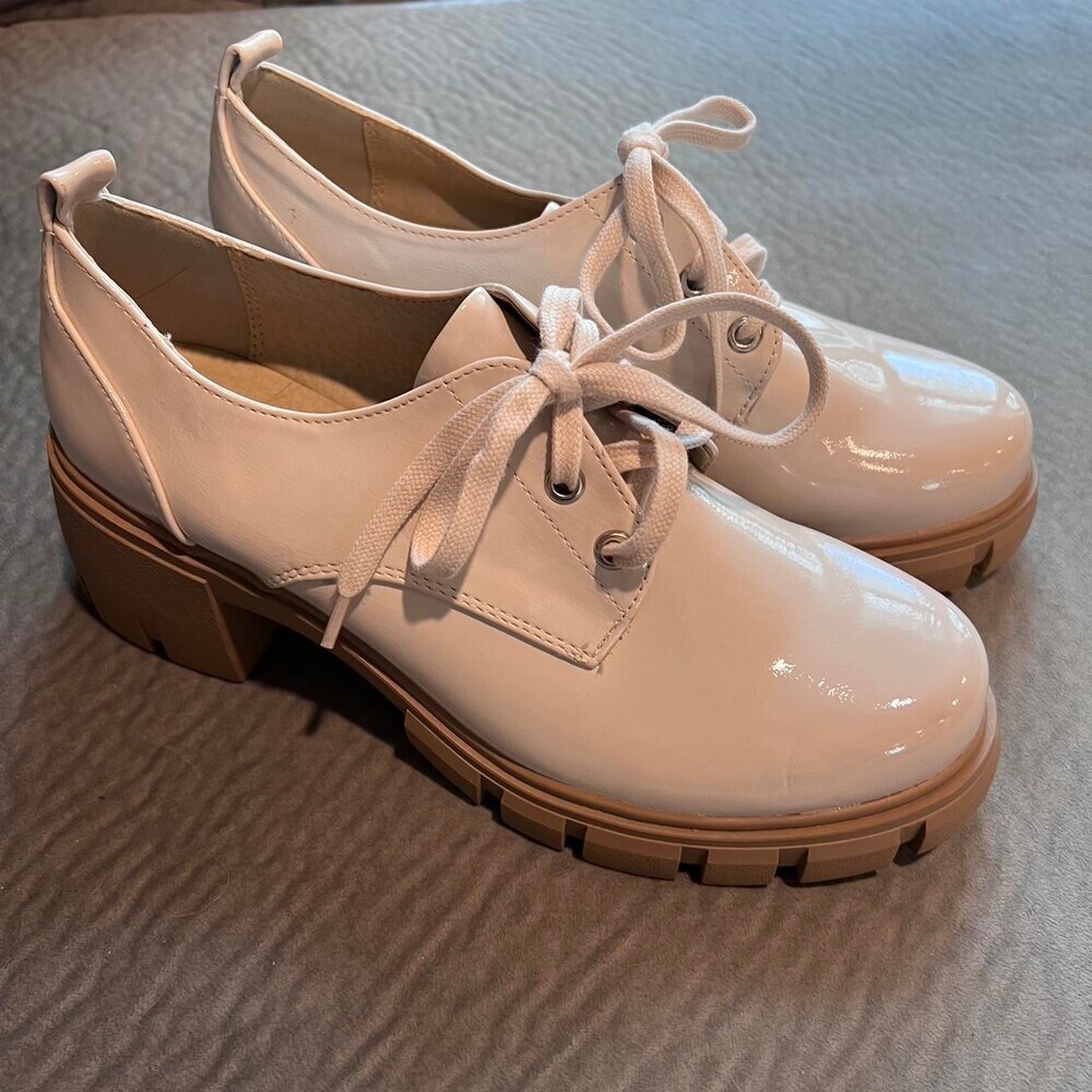 Soda Womens Size 10 Chunky Lace-Up Oxford Shoes Size 10 Beige Patent Finish